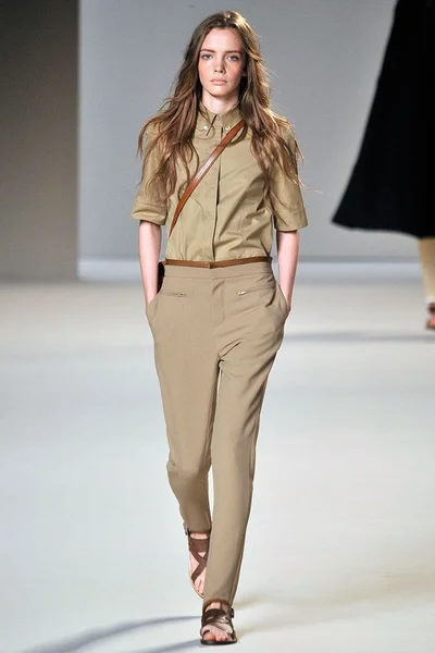 Look 10